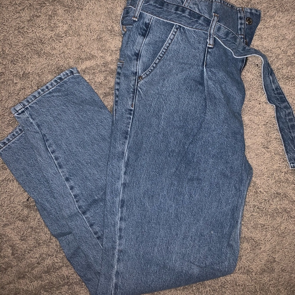 Top shop mom jeans with cute tie & pulled waist